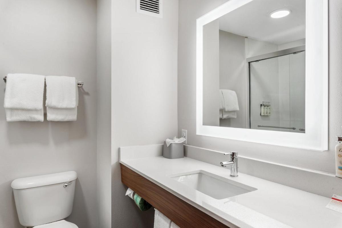 Holiday Inn Express & Suites Maumelle by IHG - Housity