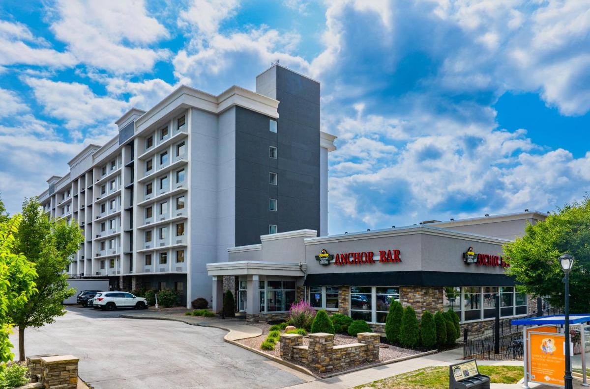 Holiday Inn Niagara Falls State Park Entry, an IHG Hotel - Housity