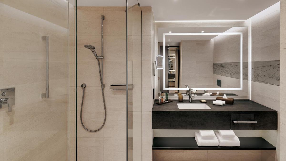 Hilton Munich Airport - Housity