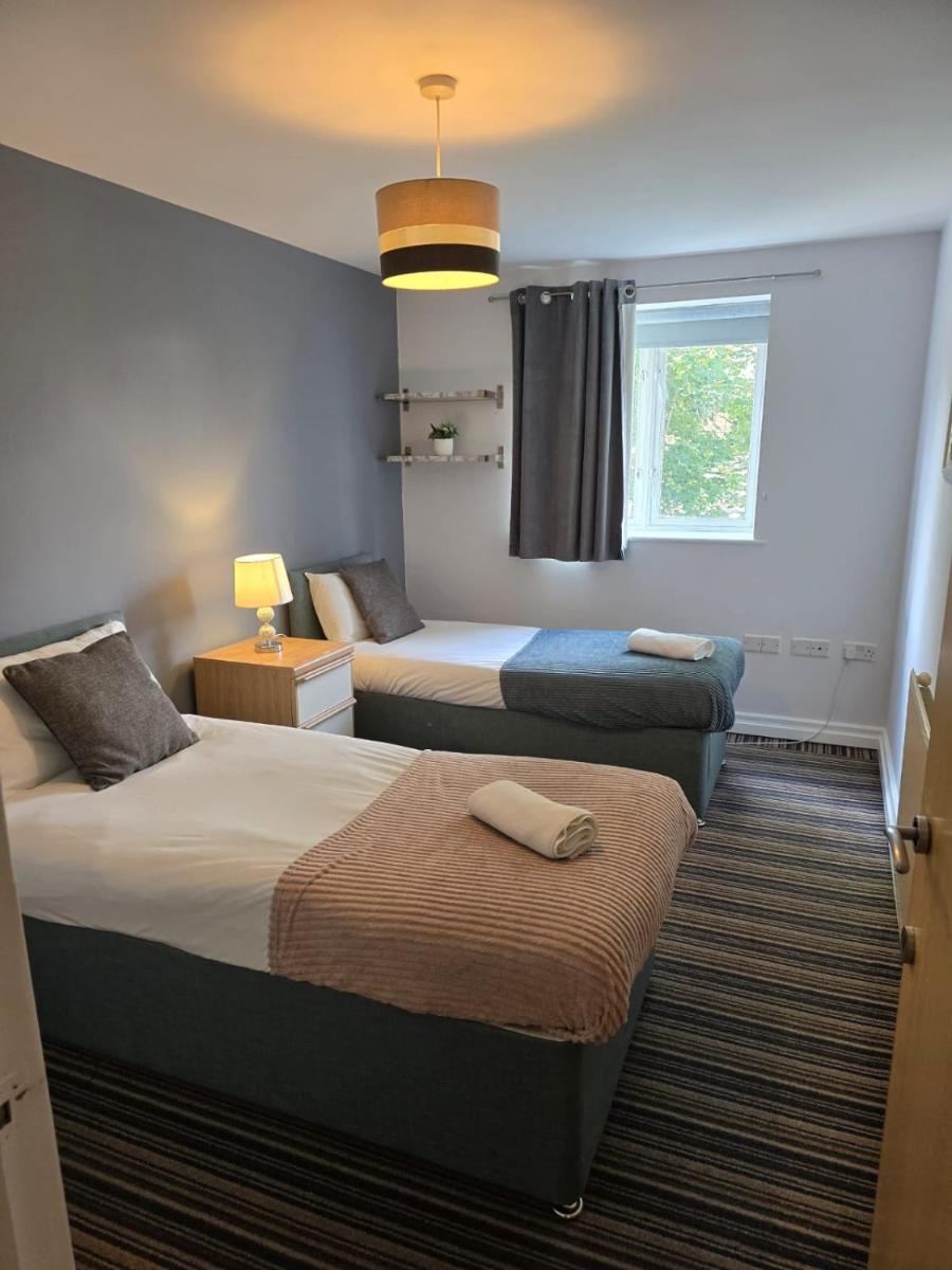 Modern 2 Bed Apartment by BellaLiving - Housity