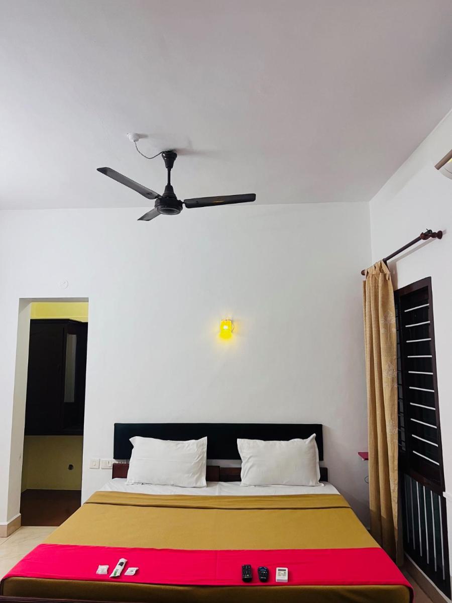 Hotel Sunday - Townhouse Club Airport Trivandrum - Housity