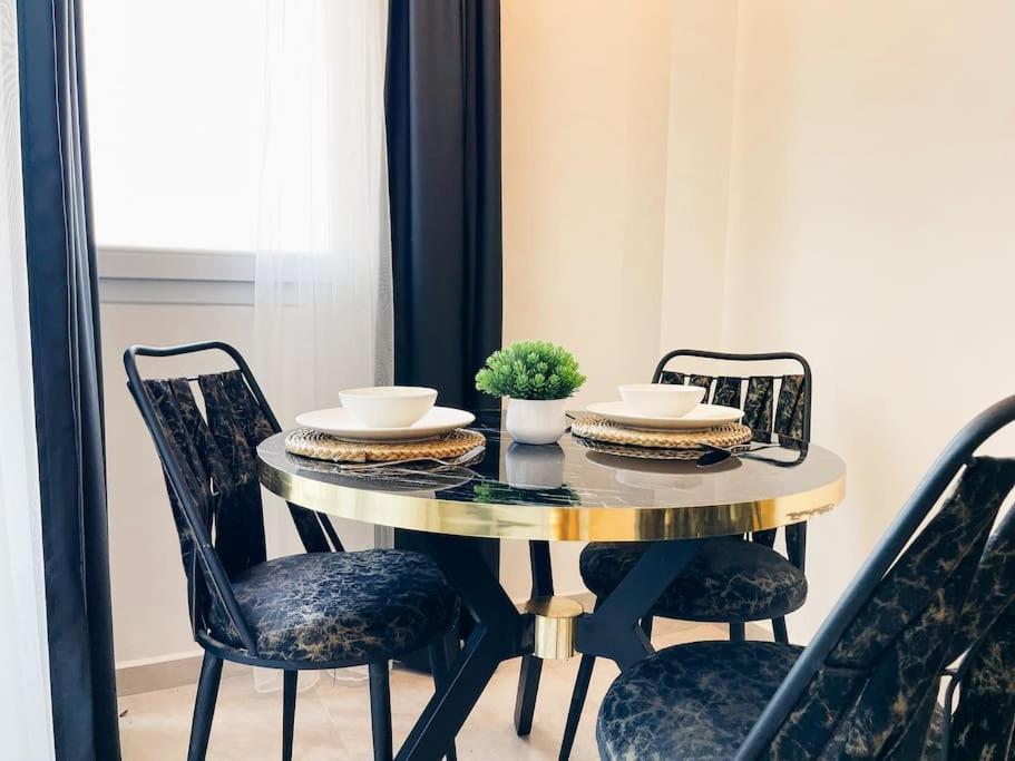 Relaxing 1 Bedroom Apartment By the Beach - Housity