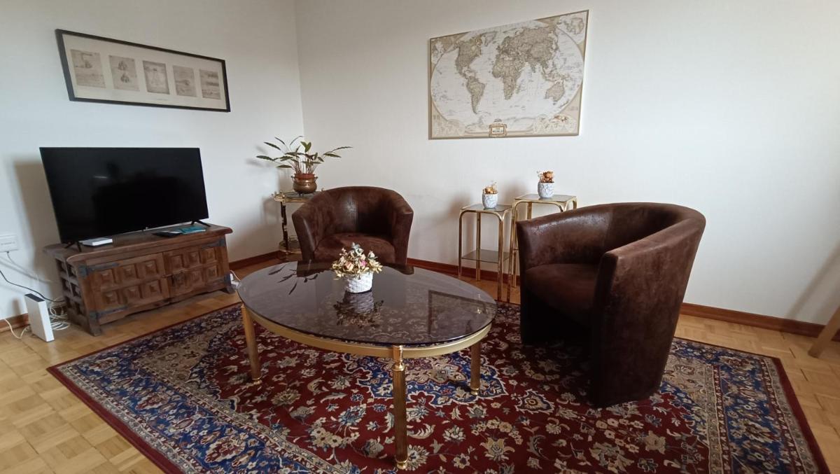 HELVETIA 2 Zimmer Apartment mit Parkplatz - Housity