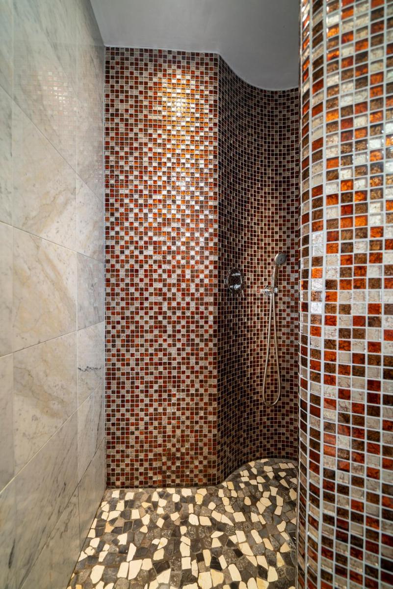 Salle de bains dans l'établissement Hôtel du Parc, Restaurant, Spa & Wellness