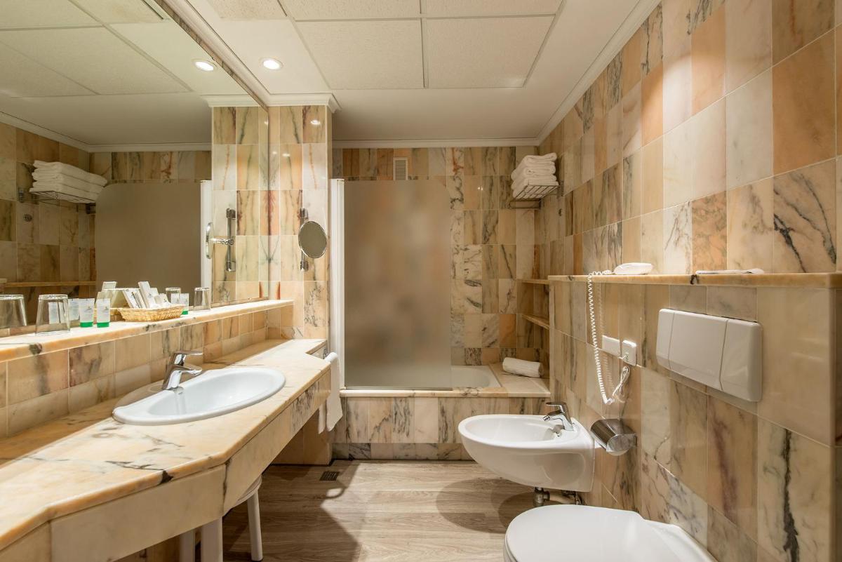 Un baño de Oliva Nova Beach & Golf Hotel