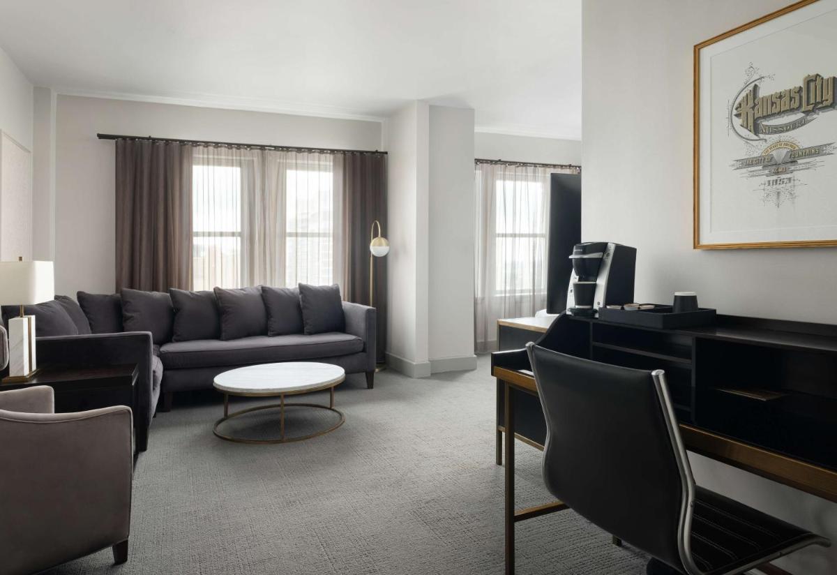 Hotel Phillips Kansas City, Curio Collection By Hilton - Housity