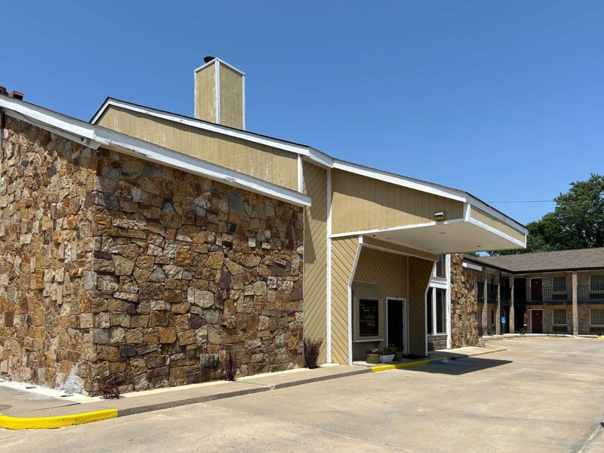Motel 6 Ada OK - Housity
