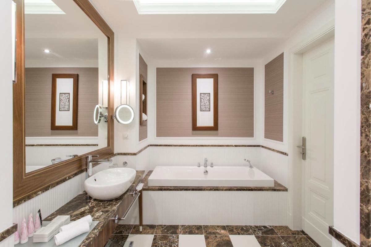 Hotel SPA Dr Irena Eris Polanica Zdrój - Housity