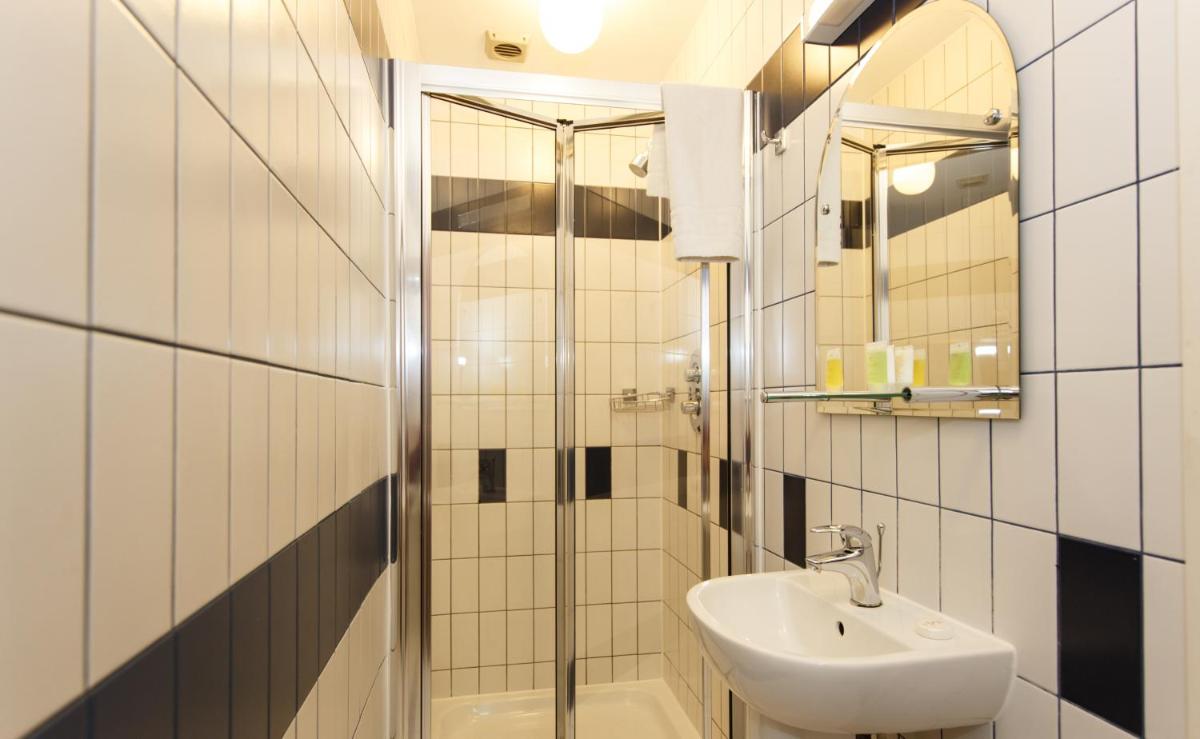 Regency House Hotel - Housity