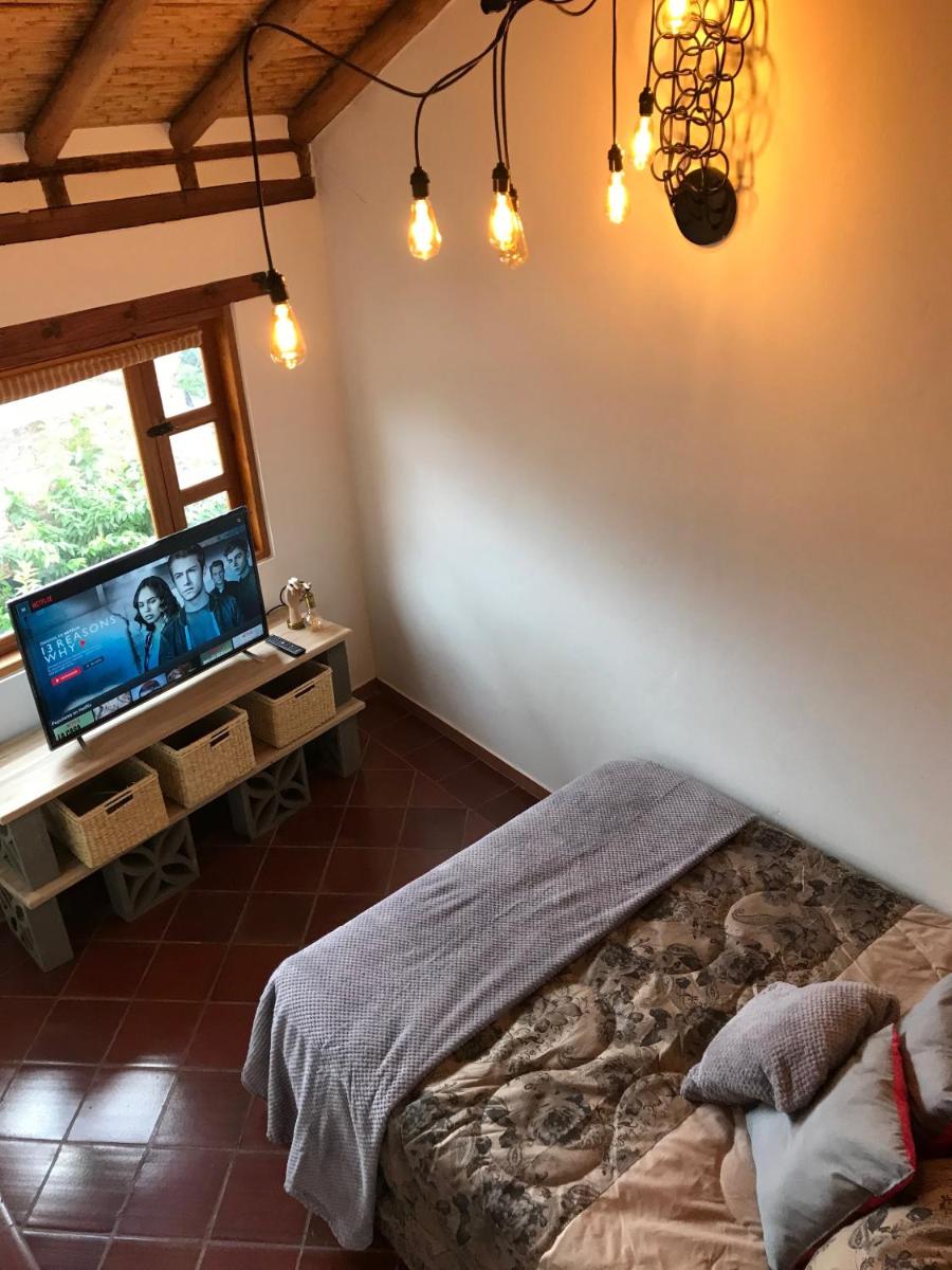 CASA LOMA Guest House - Housity