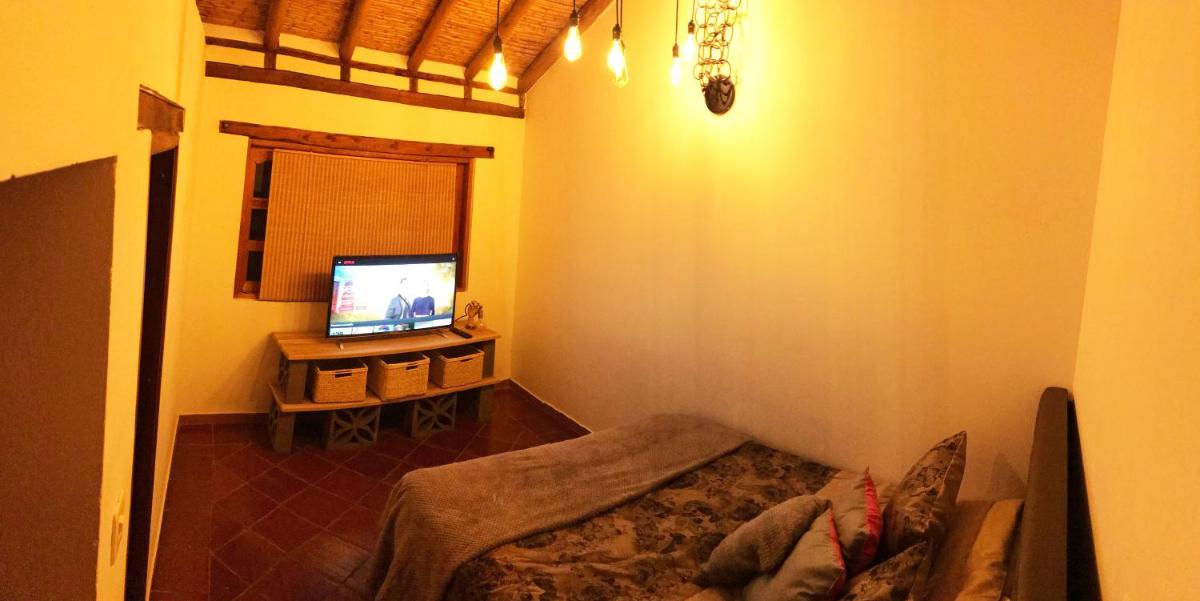 CASA LOMA Guest House - Housity