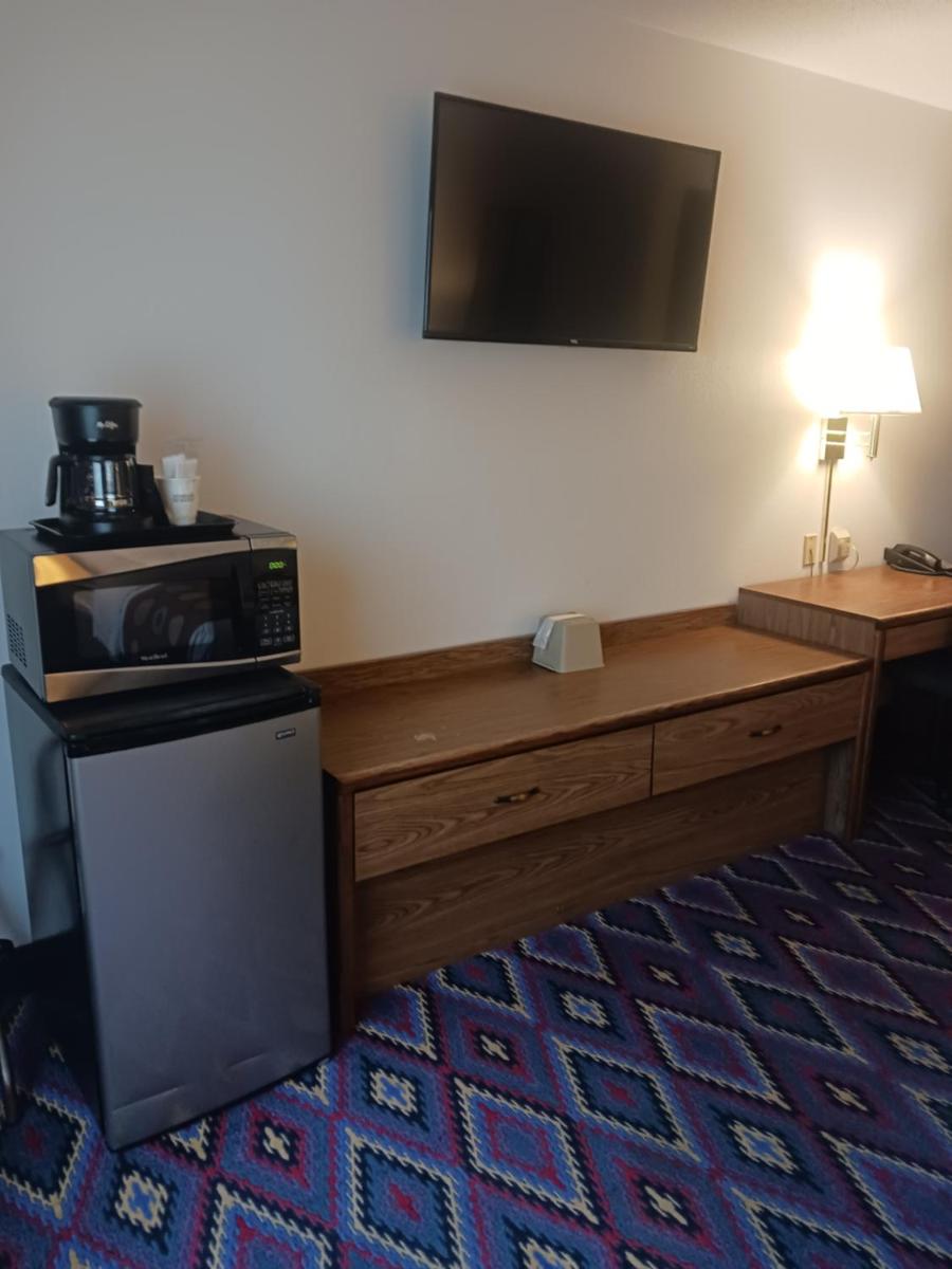 Super 8 by Wyndham Las Vegas - Housity