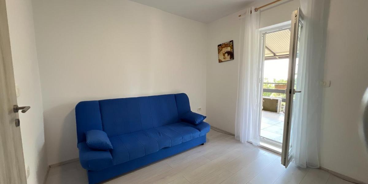 Hilltop Apartments Red & Blue - Housity