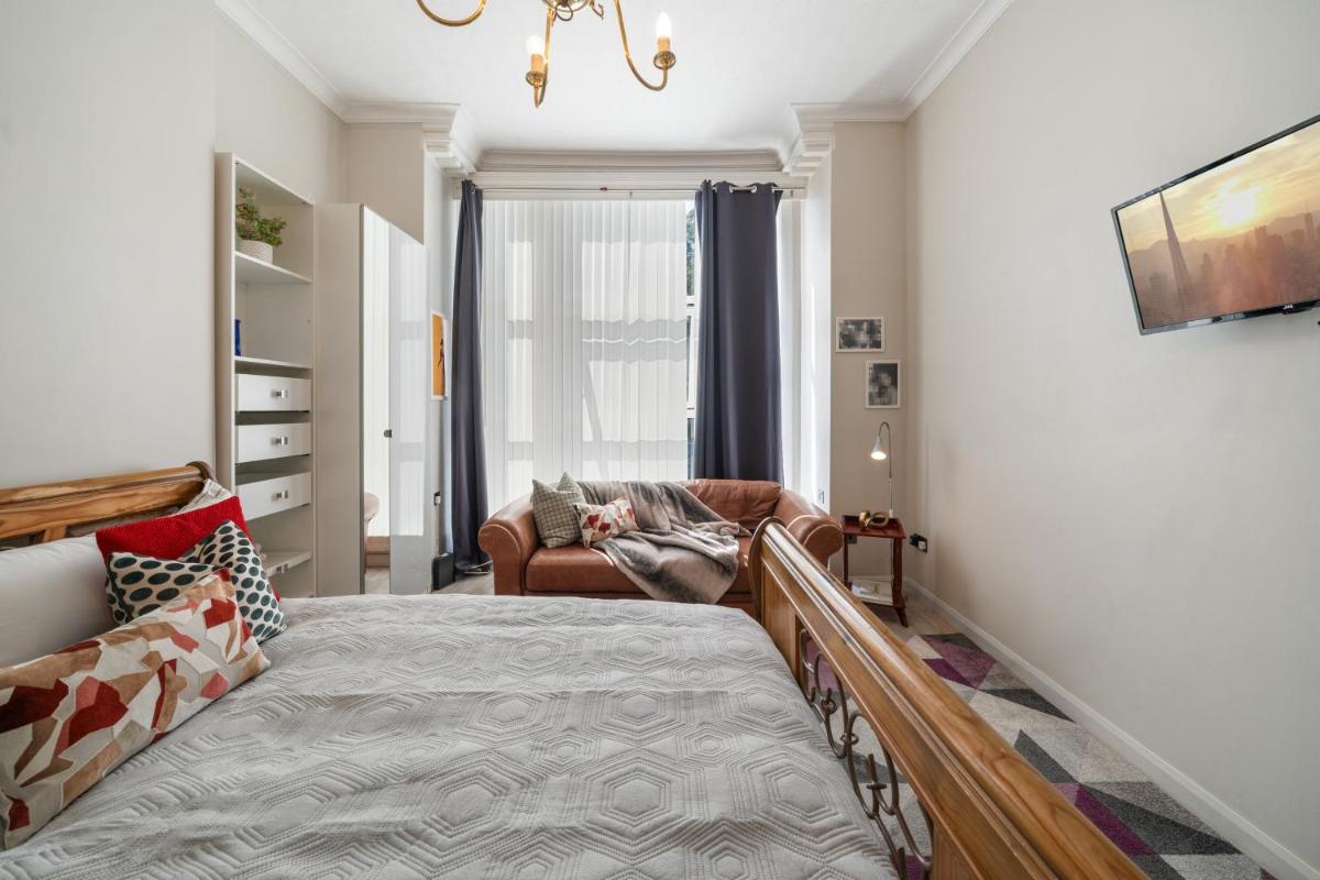 Modern Studio Apartment - Housity