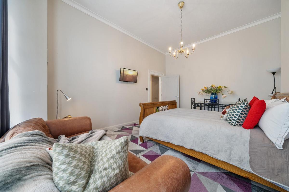 Modern Studio Apartment - Housity