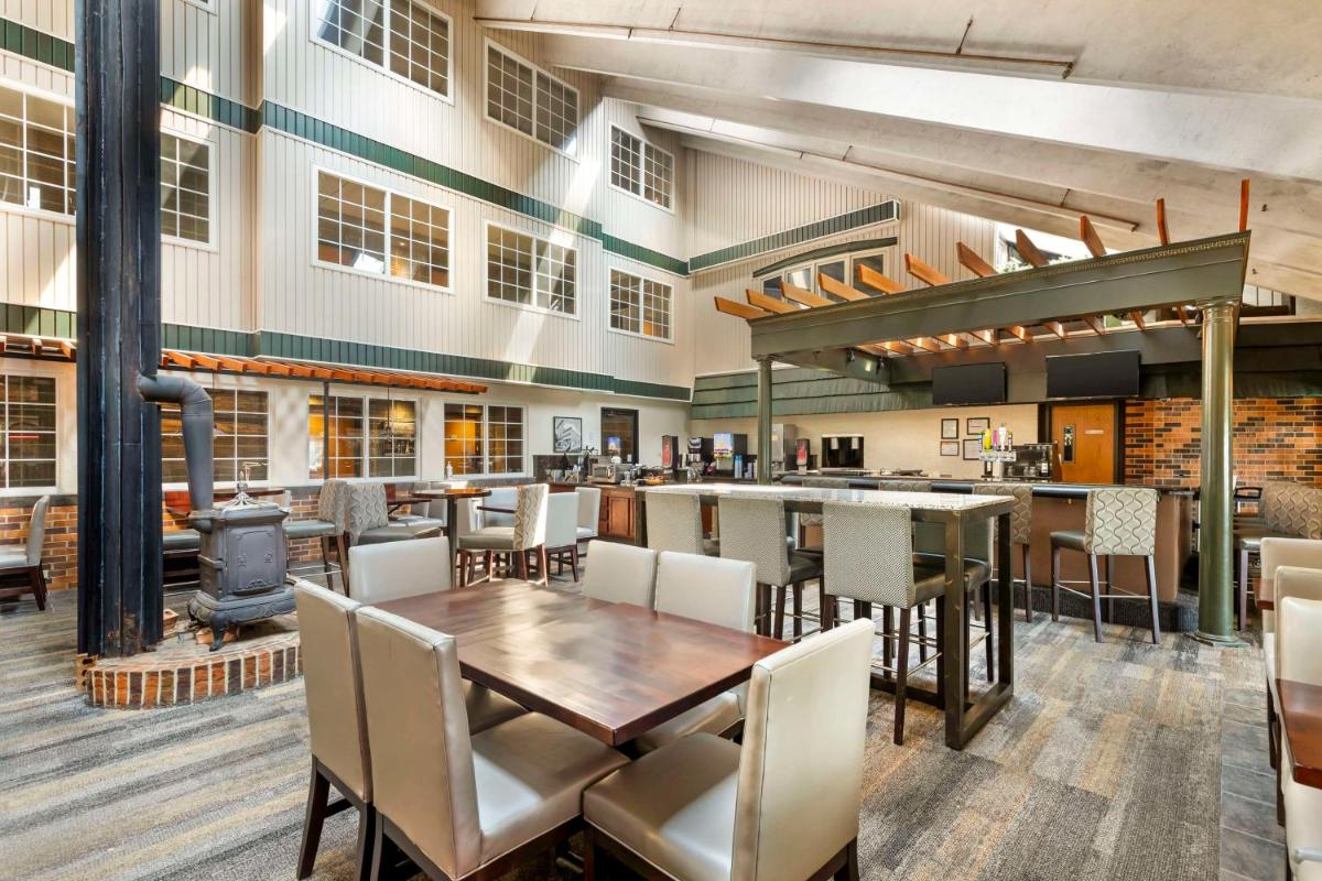 Best Western Plus Longbranch Hotel & Convention Center - Housity