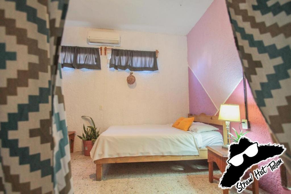 Straw Hat Hostel & Rooftop Bar - Housity