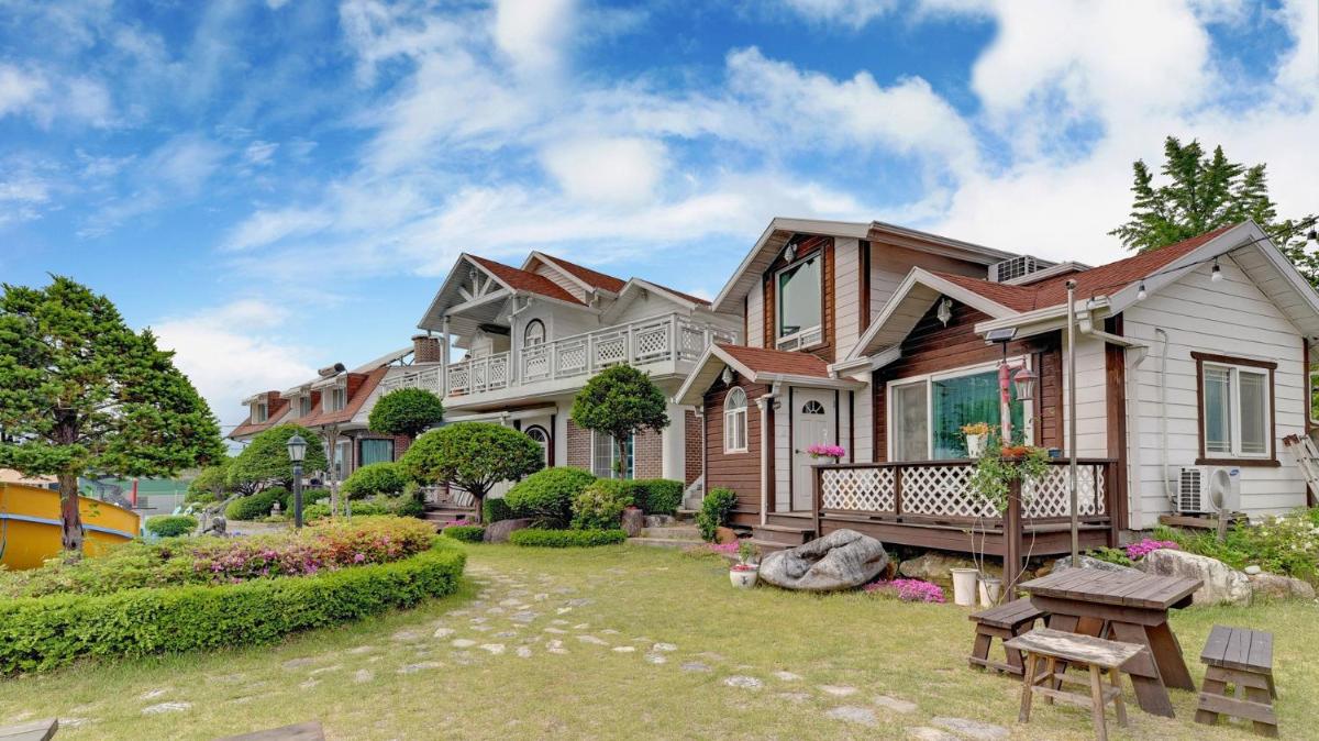 Kapyeong Ilsang Talchul Pension Water Slide - Housity