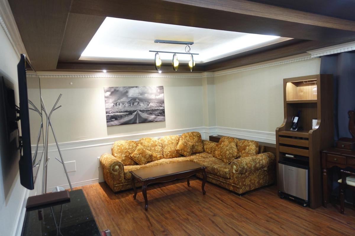 Prince Hotel - Housity
