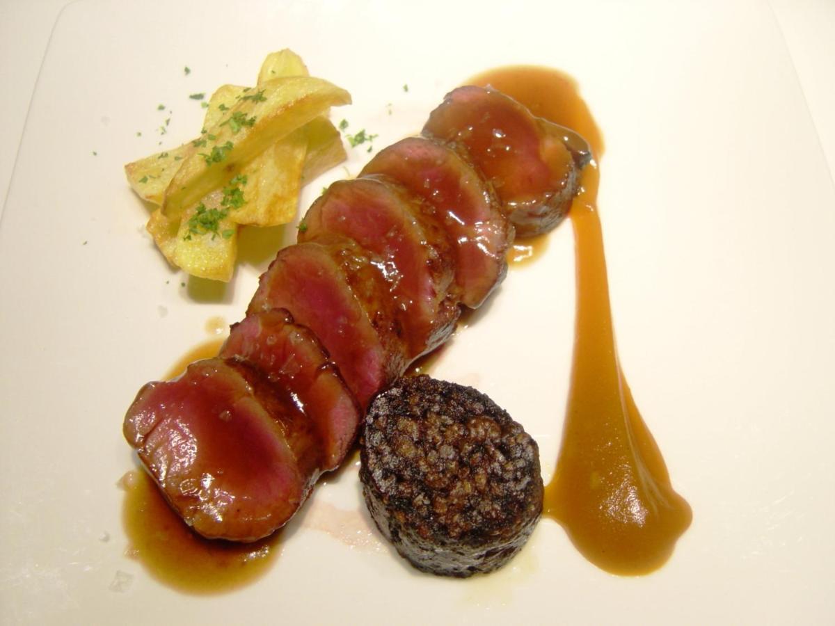 Comida en o cerca de este hotel
