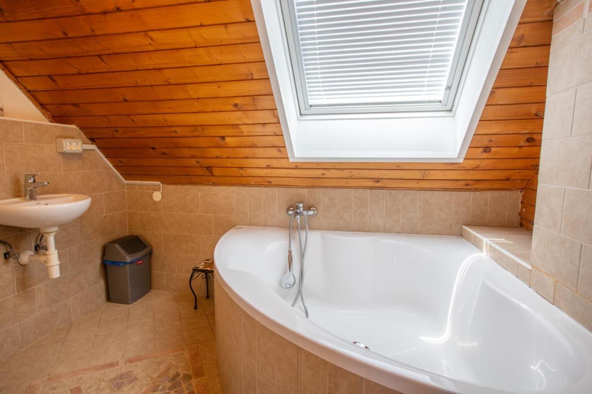Homestay Vito by Lake - Housity