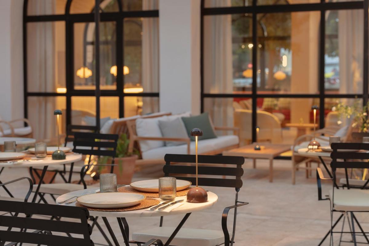 Un restaurante o sitio para comer en Elisabeth by the Sea Hotel