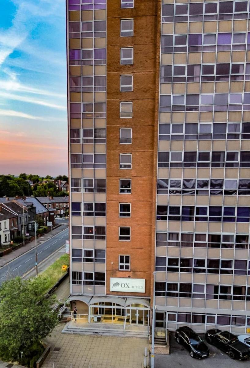OX Hotel Manchester - Housity