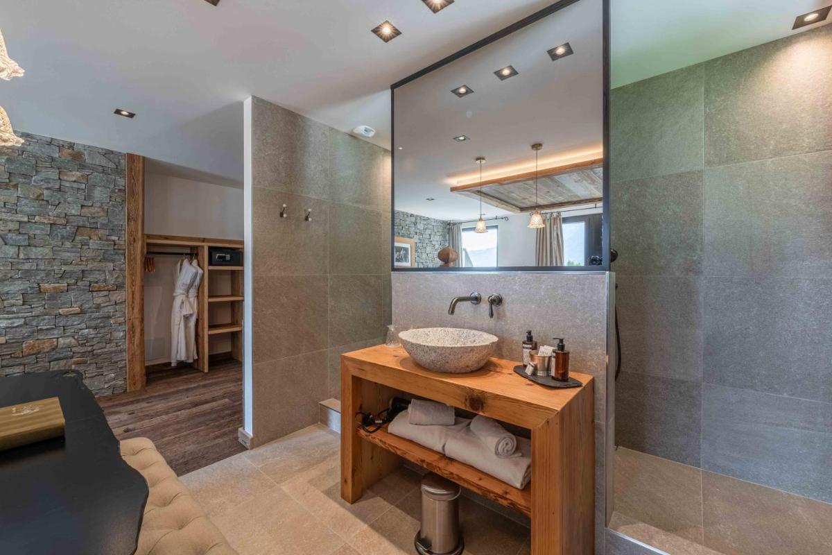 Salle de bains dans l'établissement Chalet-Hôtel Hermitage