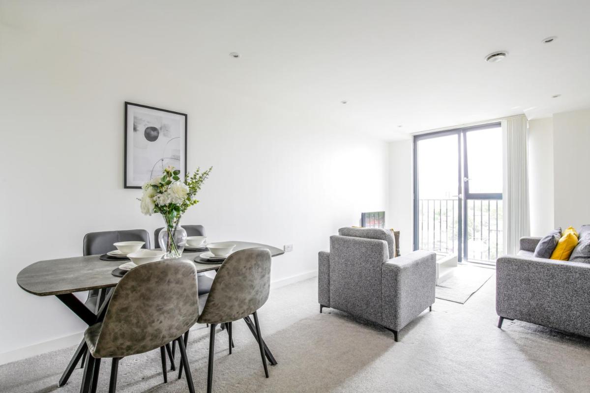 Excellent City Centre Apartment with Juliet balcony by BOLD Apartments - Housity