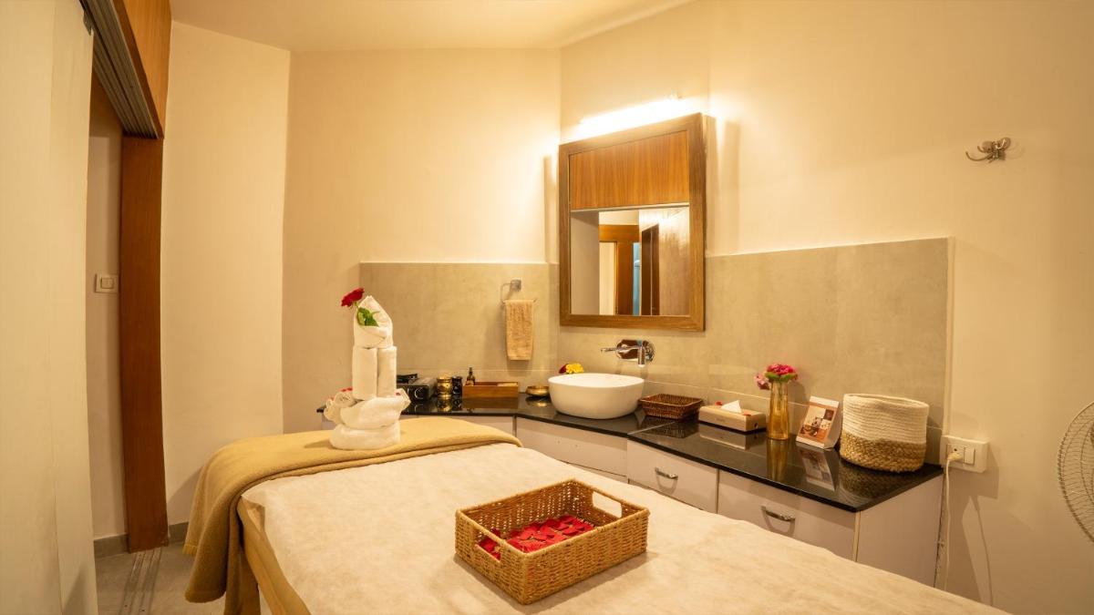 Tree of Life Eila Art Hotel, Manali - Hizvo