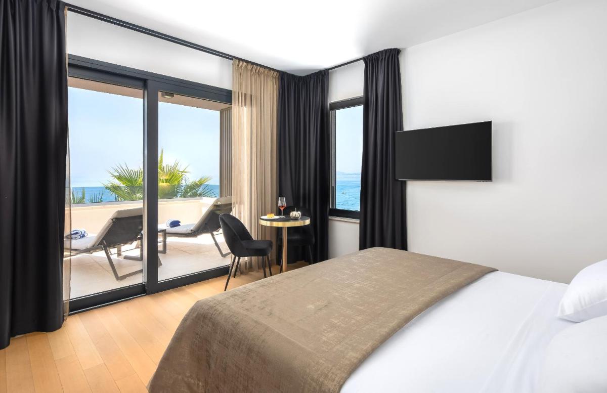 Paoma Beach Penthouse Suite with jacuzzi - Housity