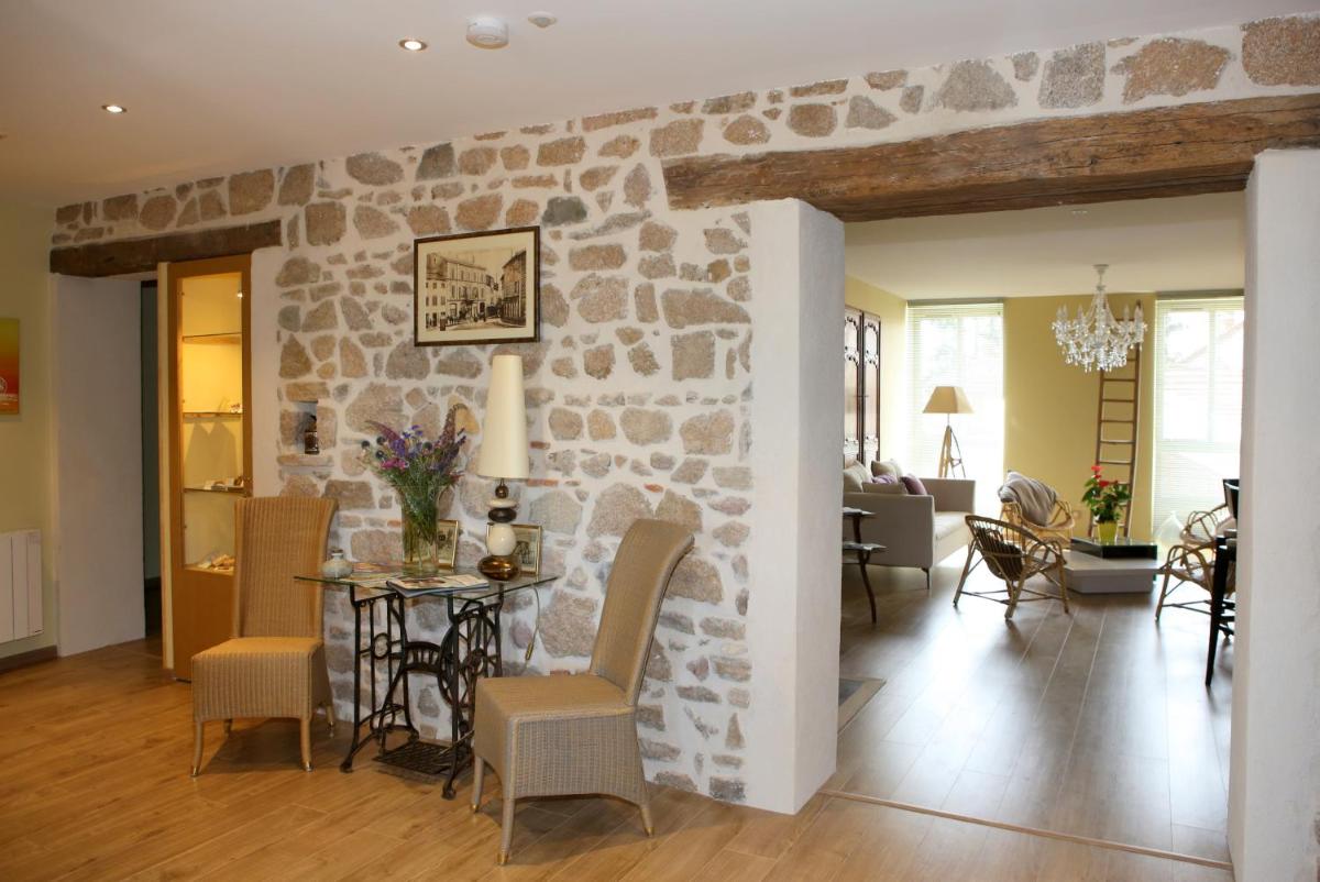 Aux Pierres Magiques - Housity