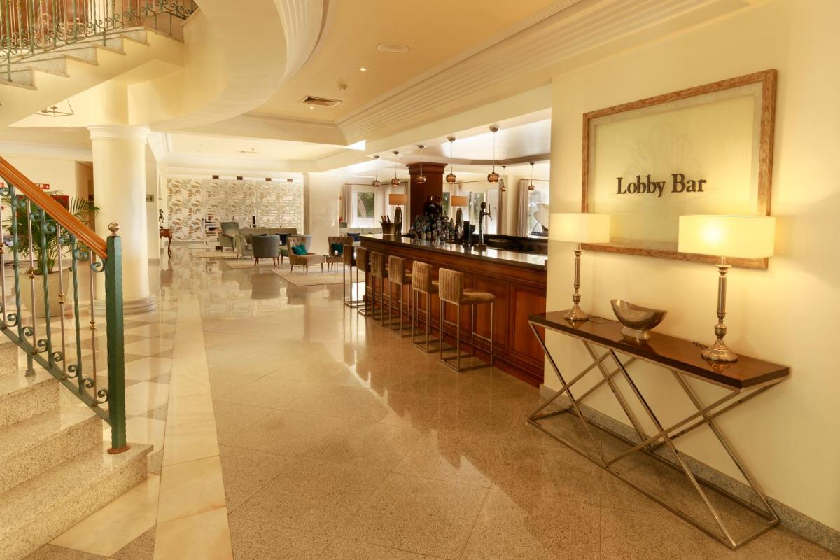 A área de receção ou átrio de Ria Park Hotel & Spa