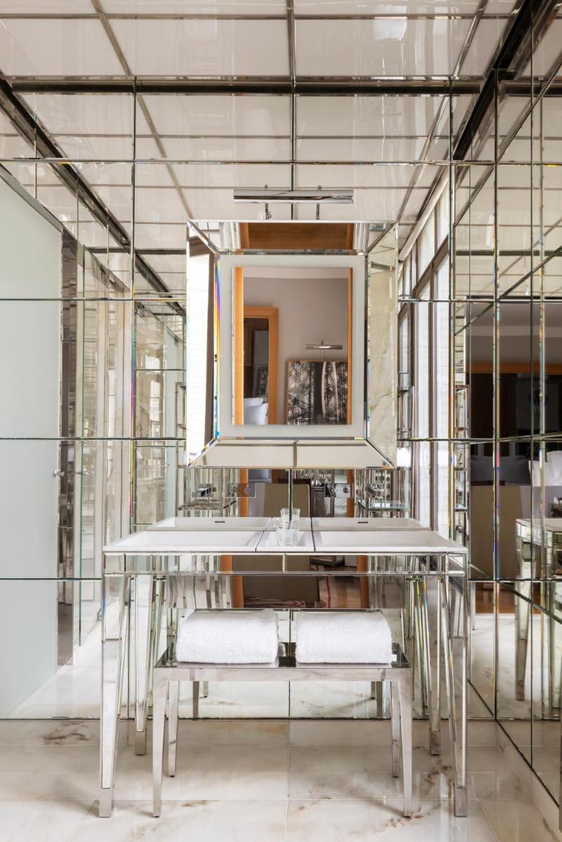 Restaurant ou autre lieu de restauration dans l'établissement Hôtel Le Royal Monceau Raffles Paris