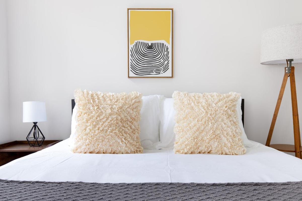 Stylish Private Room in Upper East Side! - Housity