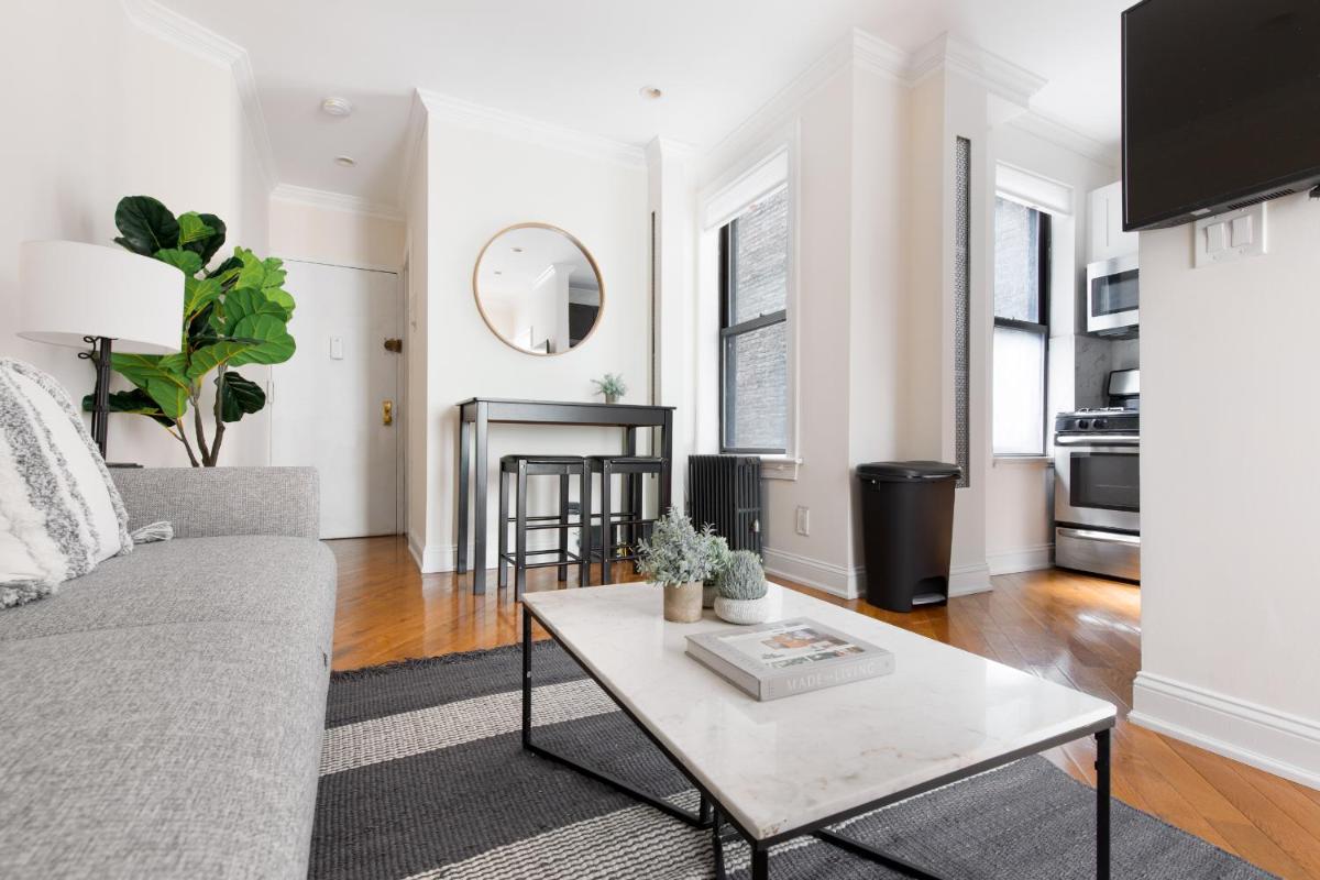 Stylish Private Room in Upper East Side! - Housity