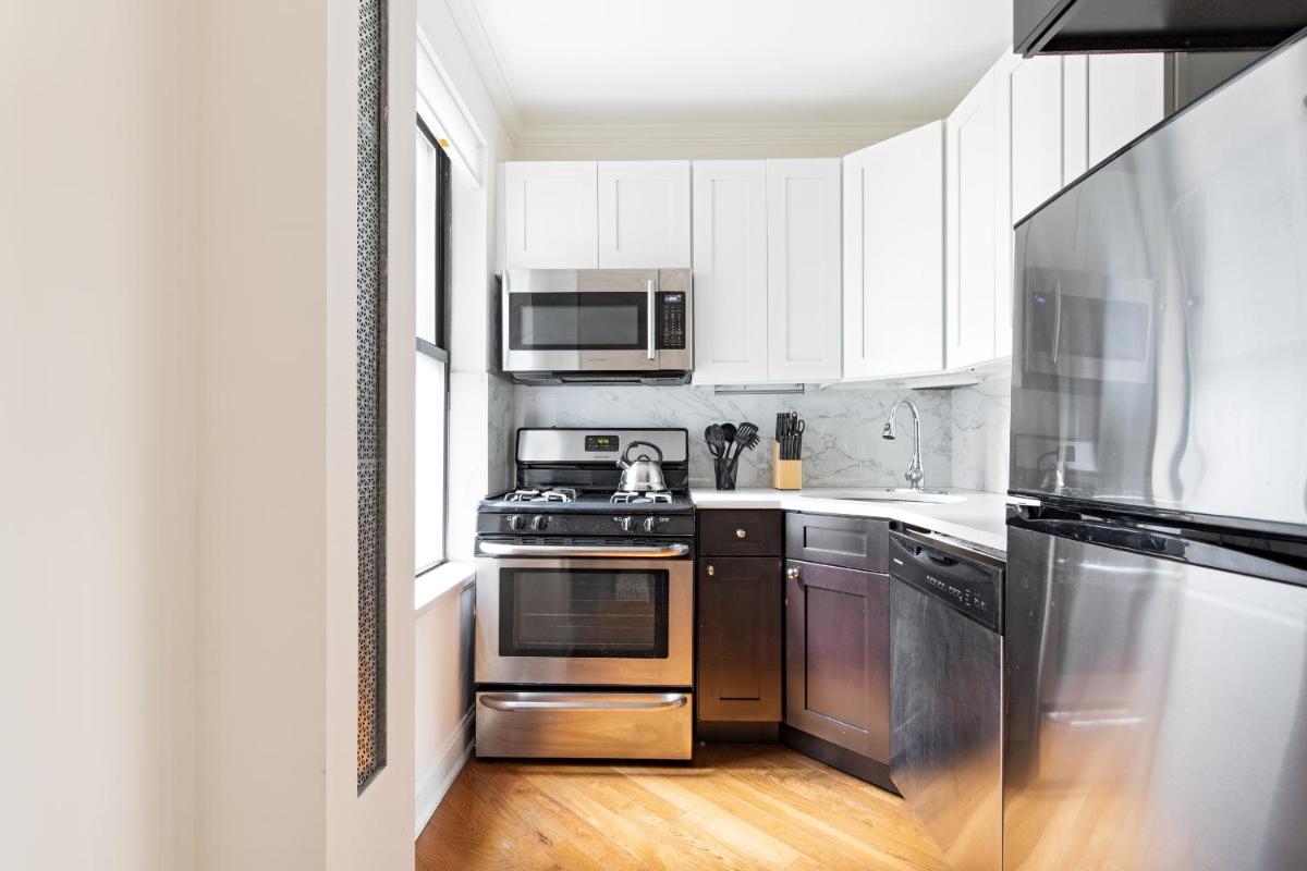 Stylish Private Room in Upper East Side! - Housity