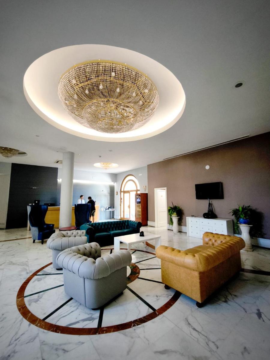 Hotel Leonessa - Housity