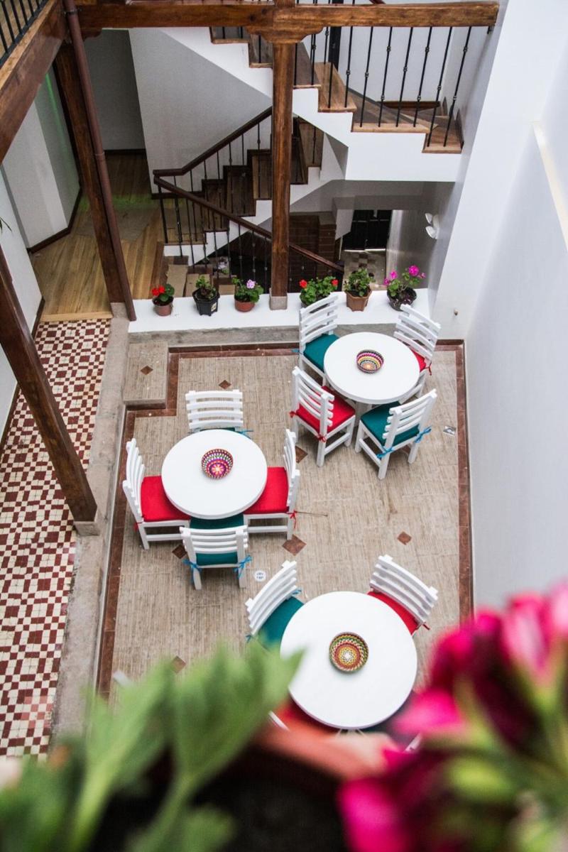 Hotel Casa Ecuatreasures Centro Historico - Housity