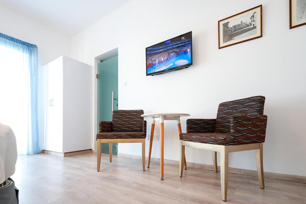 Mikes Kanarium City Hotel - Housity