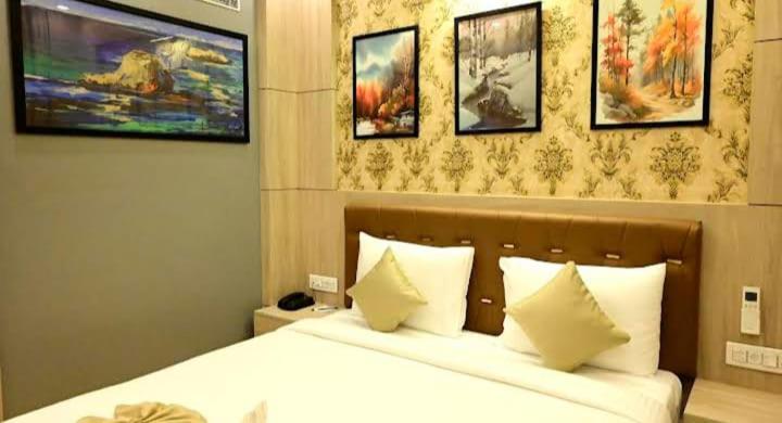 Yuvraj Palace - Housity