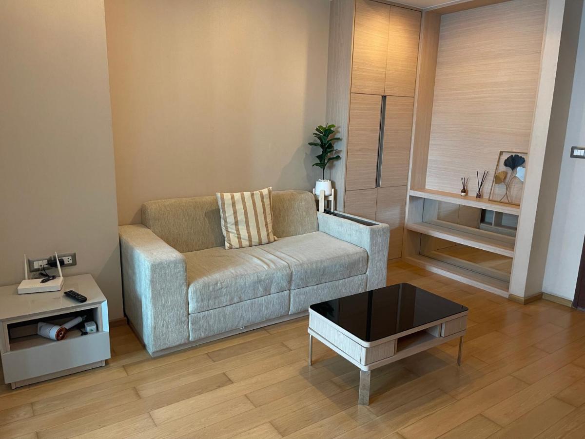 1BR Luxury Condo Central Asoke Sky Pool & Gym - Housity