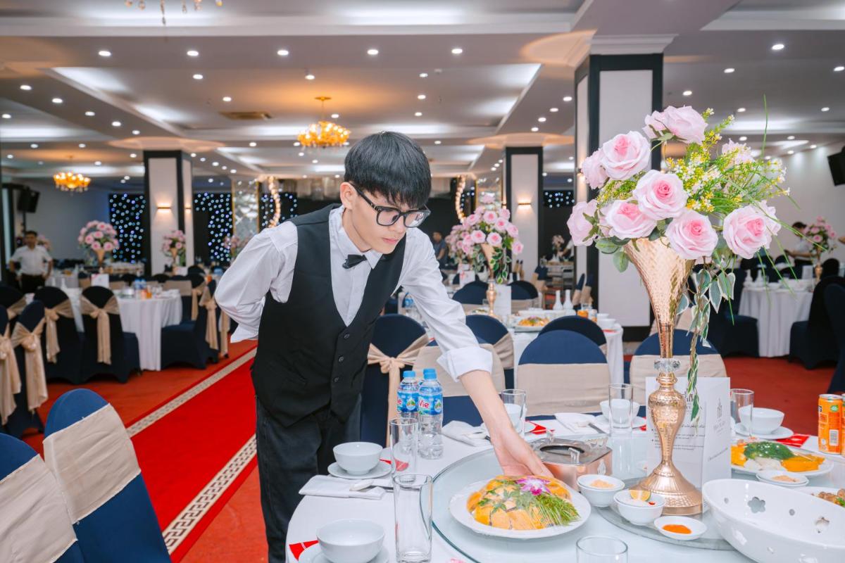 MAY PLAZA HOTEL - Housity