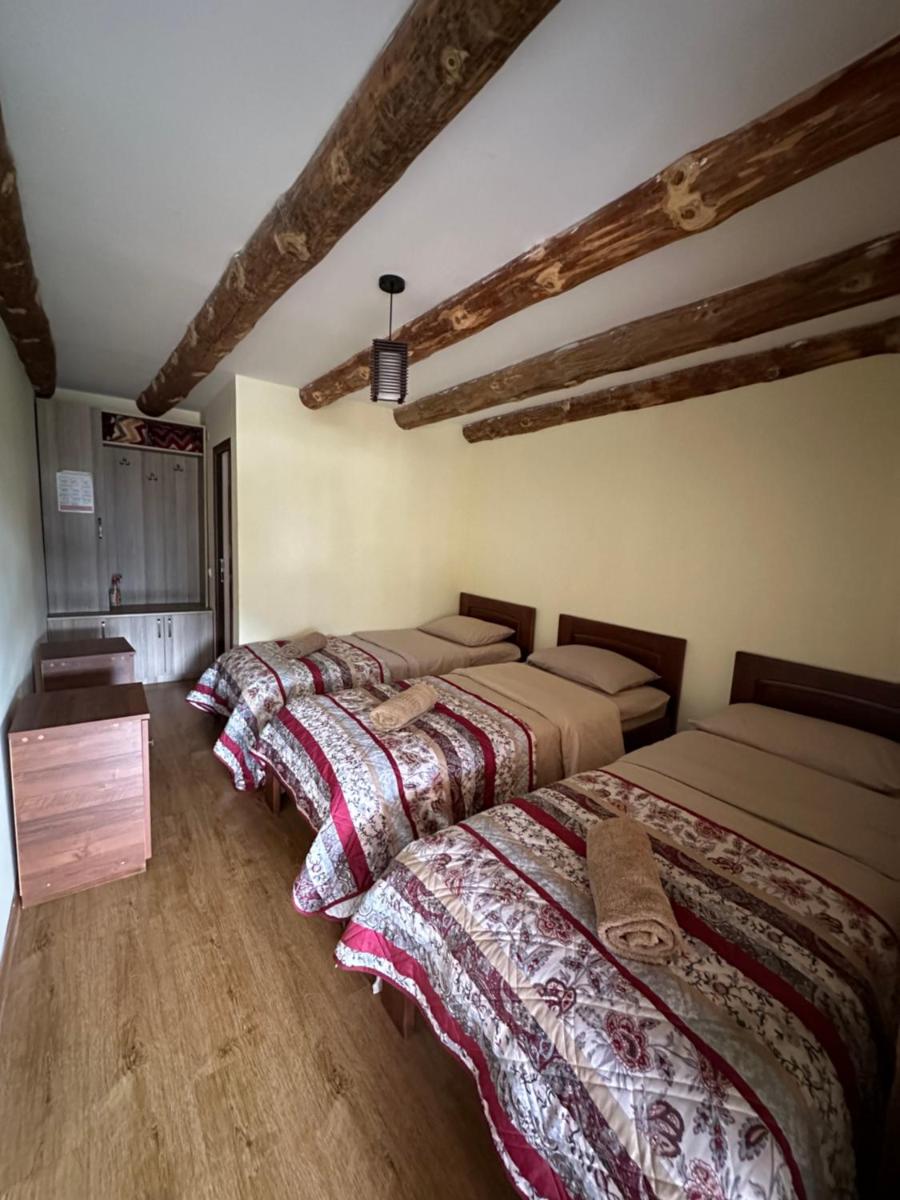 Guesthouse Lasharai - Housity