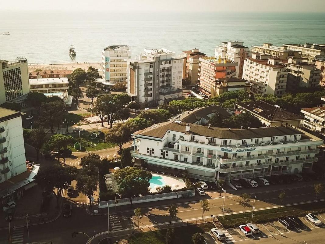 Family Hotel Alexander - Housity