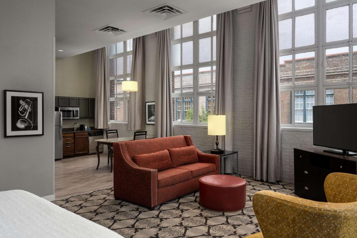 Hampton Inn and Suites New Orleans Convention Center - Housity