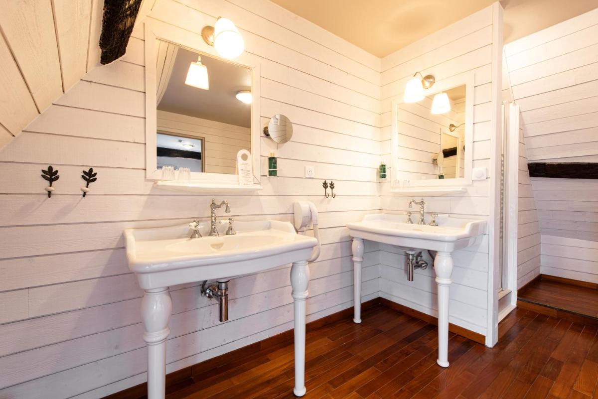 Salle de bains dans l'établissement La Maison OBONO Hôtel & Spa