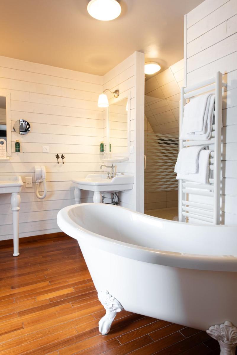 Salle de bains dans l'établissement La Maison OBONO Hôtel & Spa