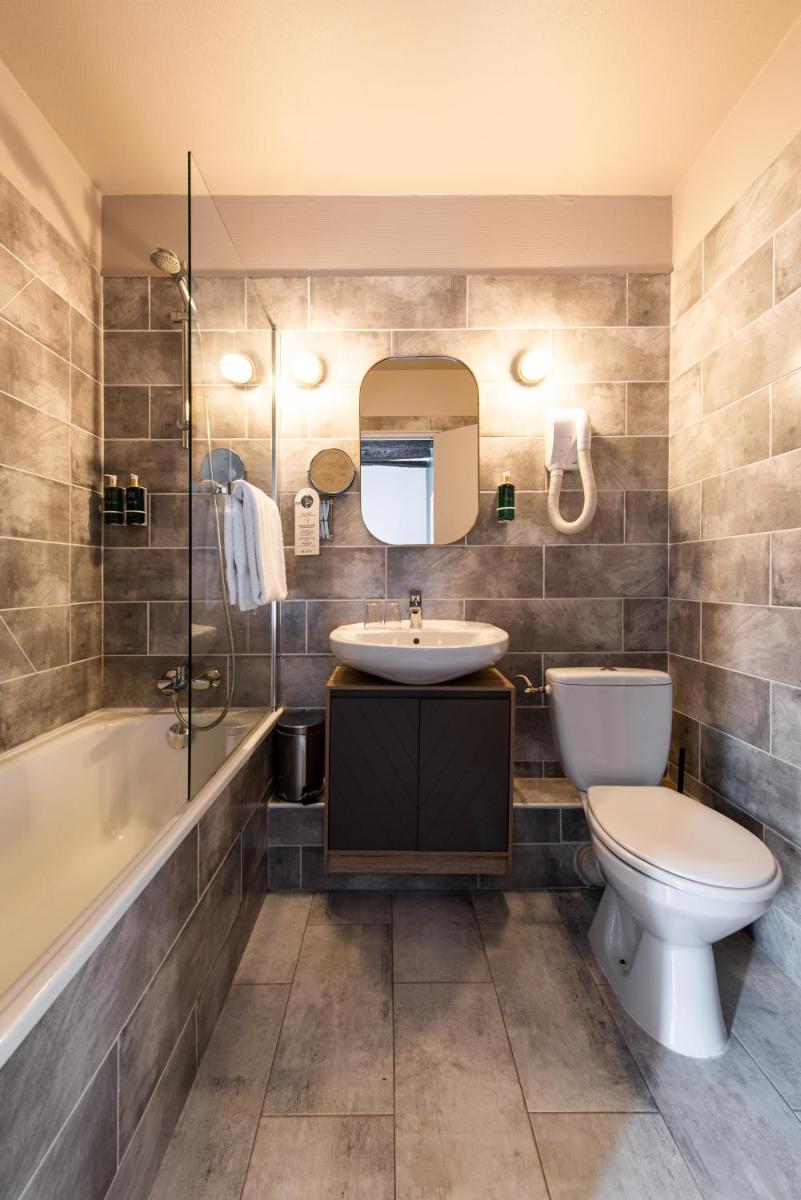 Salle de bains dans l'établissement La Maison OBONO Hôtel & Spa