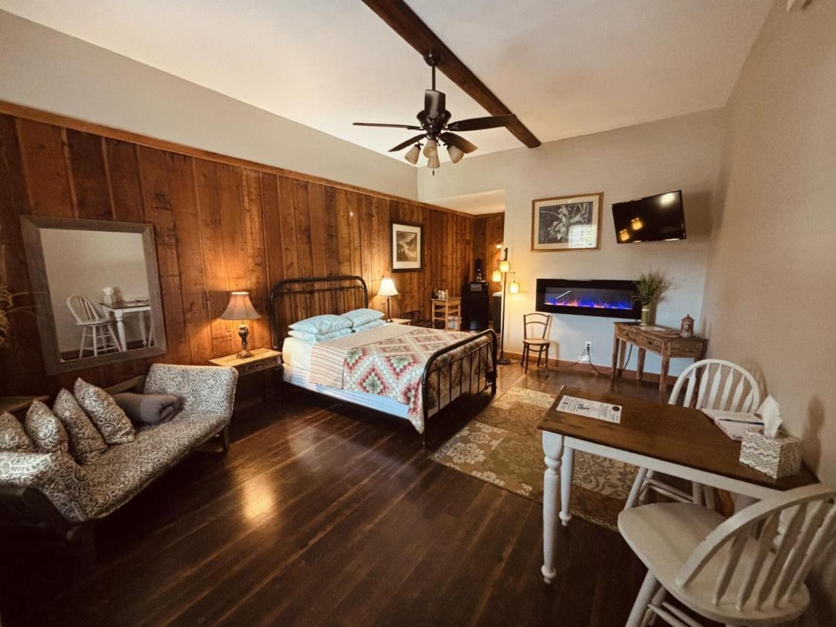 The Iris Garden Downtown Cottages and Suites - Housity